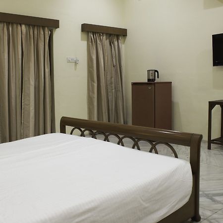 Turf Club House Hotell Pune Exteriör bild