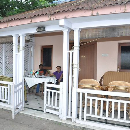 Turf Club House Hotell Pune Exteriör bild